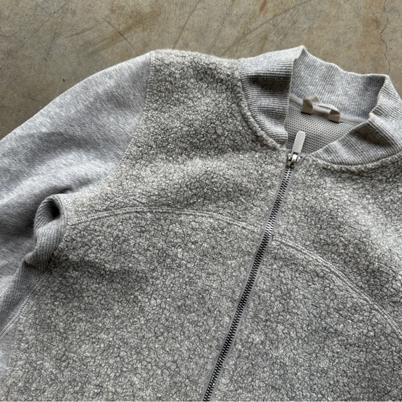 Lululemon stand out Sherpa sweater - Picture 2 of 9